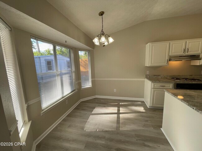 Building Photo - 140 Treasure Palm Dr