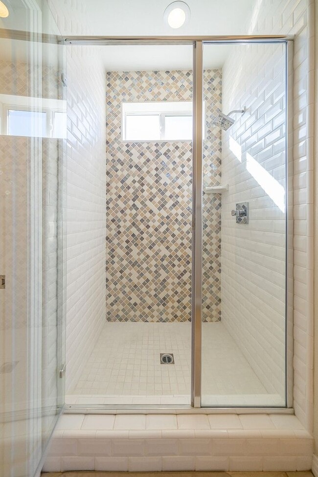 Building Photo - Gorgeous Lomita Townhome