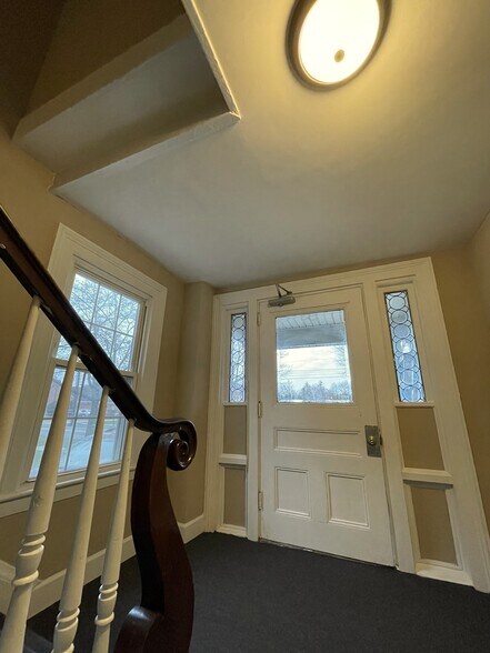 625 W. Church Street Foyer - 625 W Church St