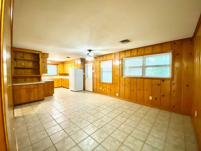 Building Photo - Single Family Home