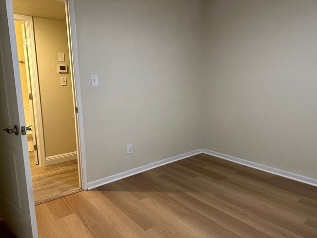 Building Photo - Your Next Chapter Starts Here - Convenient Redding Location!