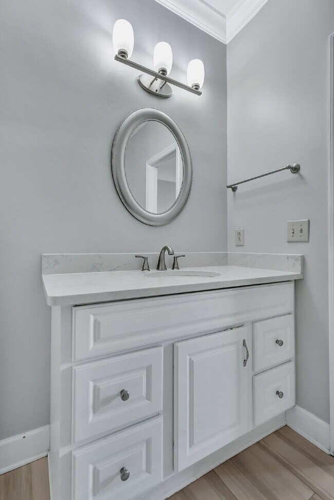 Building Photo - 2-Bed, 2-Bath Condo in the Heart of Green ...