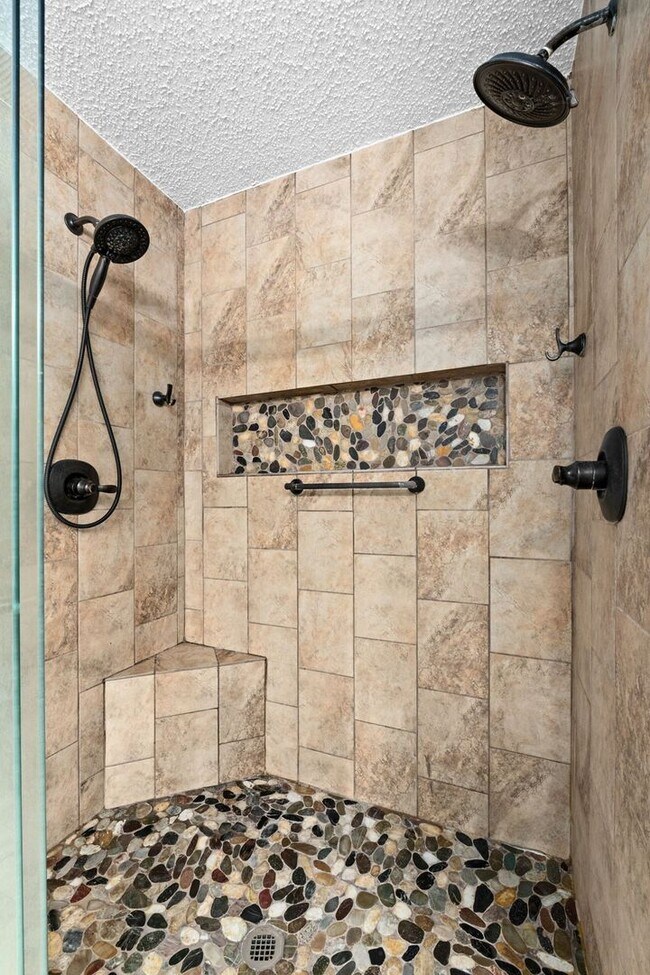 Building Photo - Texas sized home near the golf course