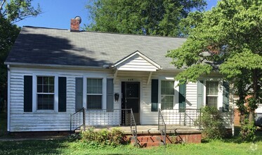 Building Photo - Quaint 2 Bedroom 1 Bath Close Proximity to...