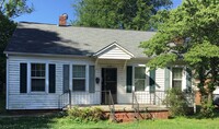 Building Photo - Quaint 2 Bedroom 1 Bath Close Proximity to...