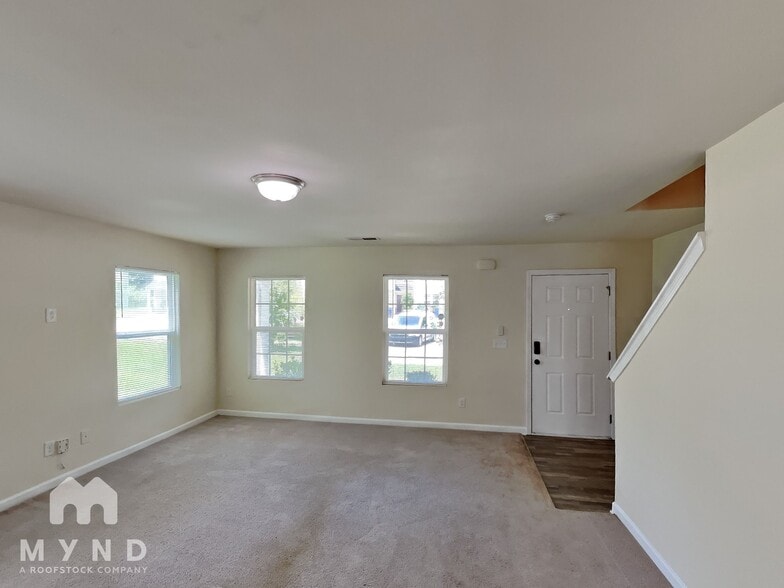 Building Photo - 2547 Piering Dr