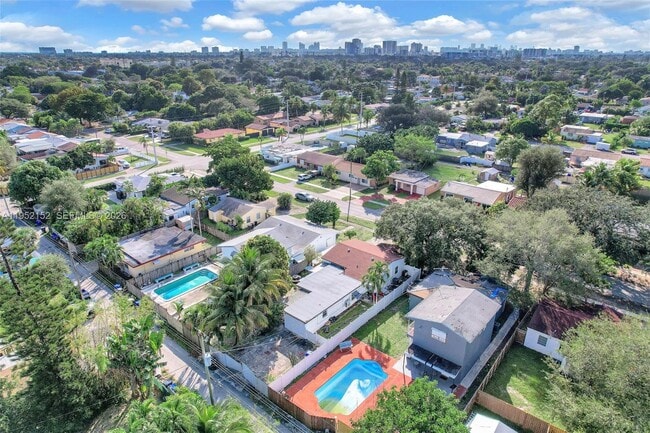 Building Photo - 2419 Coolidge St