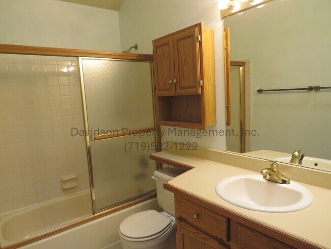 Building Photo - Stunning 4 Bedroom House in West Colorado ...