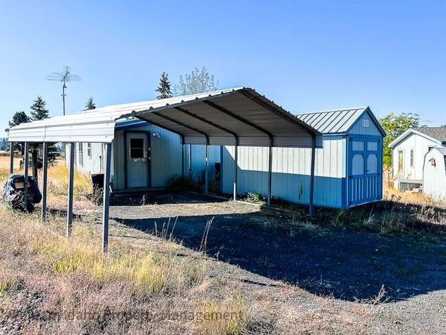 Building Photo - 2001 Manufactured Home on 160 Acre Farm ne...