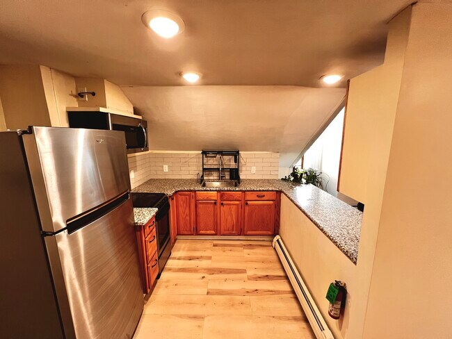 Building Photo - 41 Main St