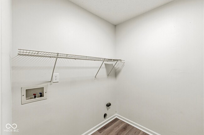 Building Photo - 2747 Foxbriar Pl