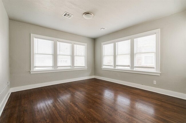 Building Photo - 2555 NW 20th St