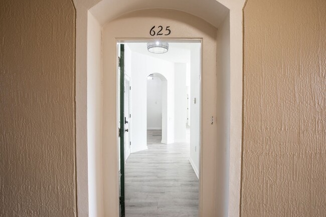 Building Photo - Stone Bridge