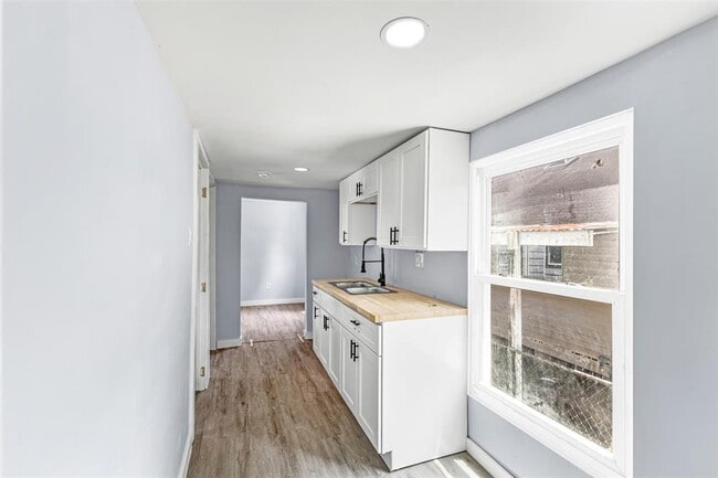 Building Photo - 7032 Avenue P