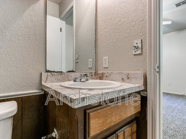 Building Photo - 5216 Coble St