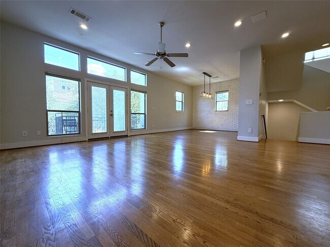 Building Photo - 2125 Roy St