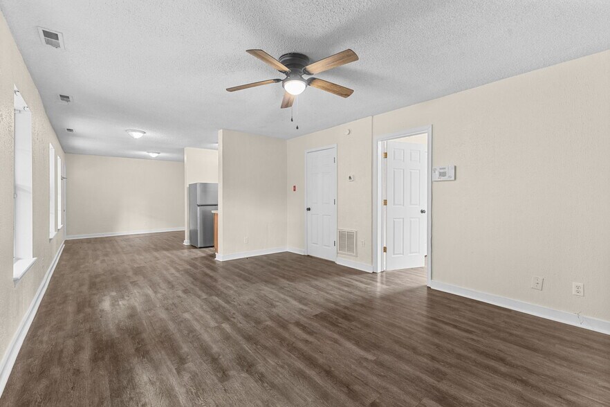 Building Photo - 483 W Ocean View Ave