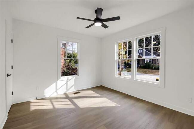 Building Photo - 1129 Larosa Terrace SW