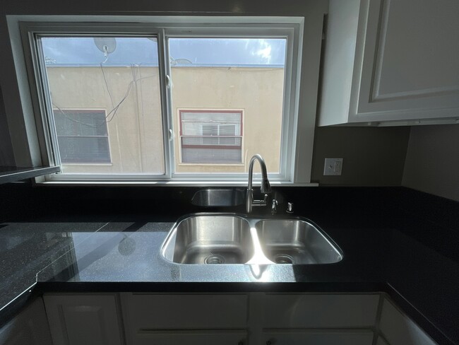 Building Photo - 17 Bonito Ave