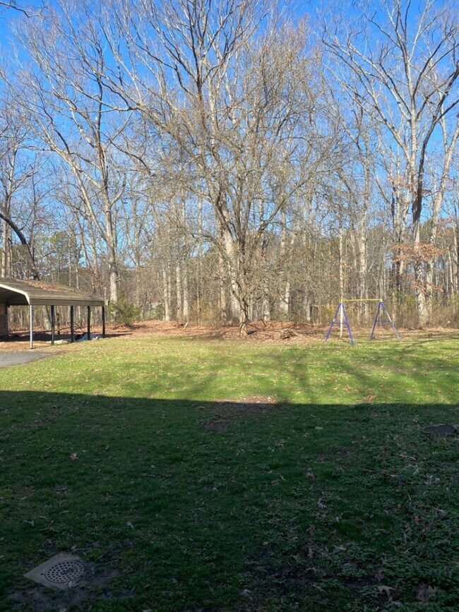 Building Photo - 242 White Pine Dr