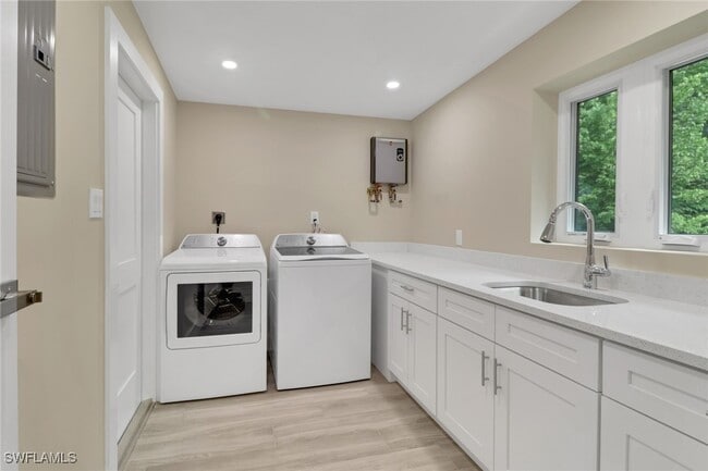 Building Photo - 5150 Sand Dollar Ln
