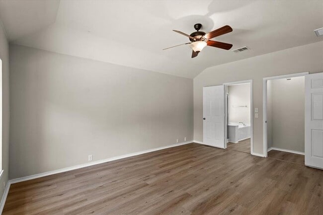 Building Photo - 2808 Barefoot Ln