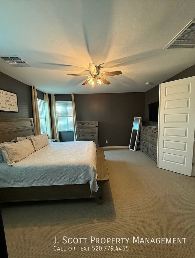 Building Photo - 449 Pinnacle Ridge Dr