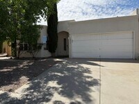 Building Photo - Spacious 3-Bedroom