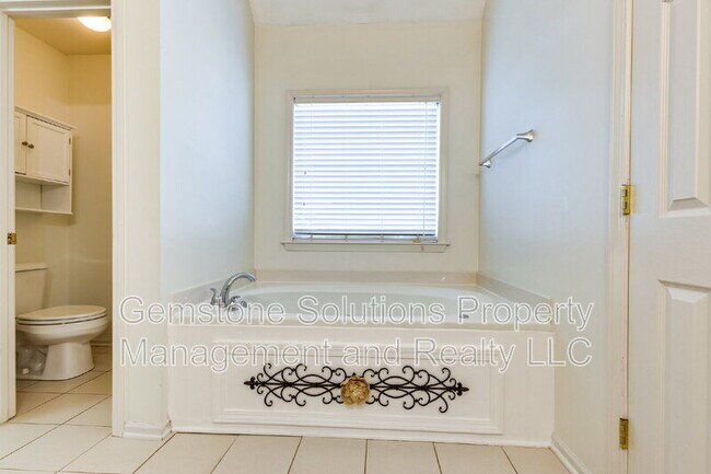 Building Photo - 1035 Watauga Ct