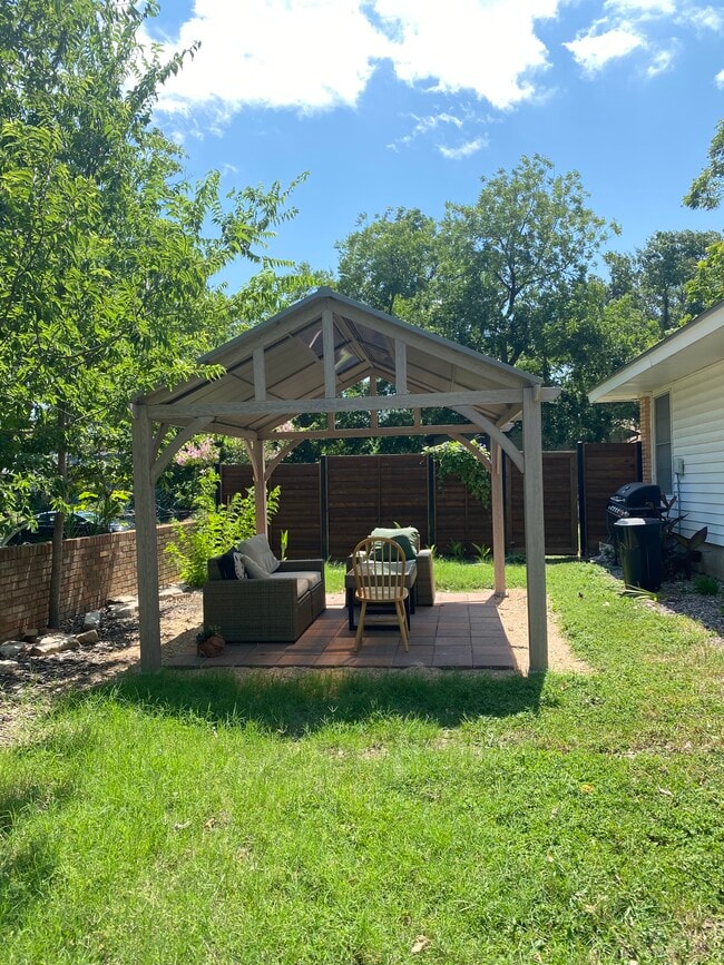 Building Photo - 6700 Columbia Dr