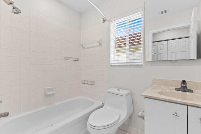 Building Photo - 1425 Majesty Terrace
