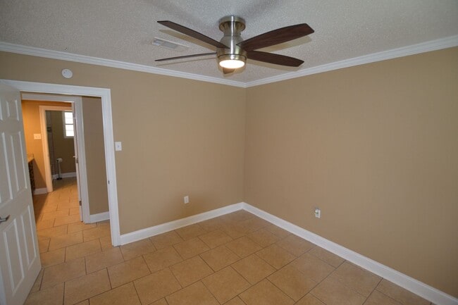 Building Photo - Must See!  Beautifully remodeled 3 bedroom, 2 bath home in Park Forest - Oakcrest Subdv