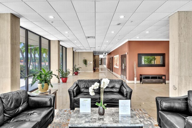 Building Photo - 400 Kings Point Dr