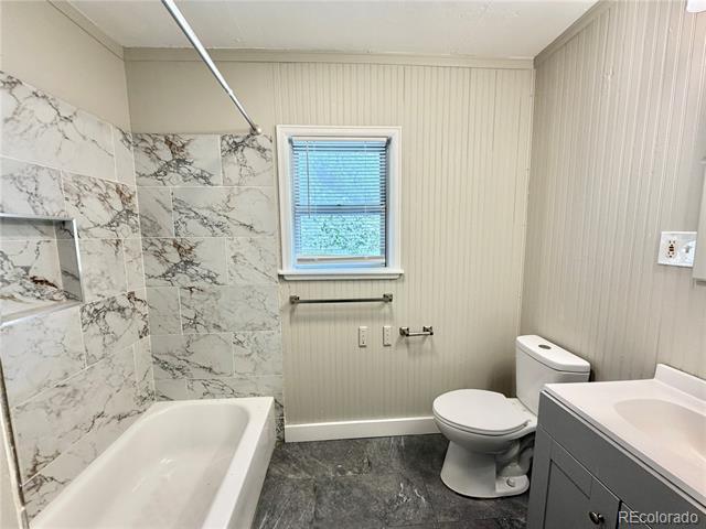 Building Photo - 988 Yates St