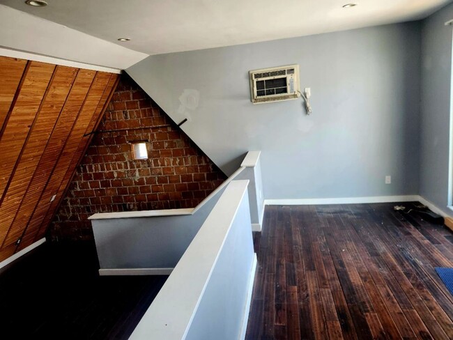 Building Photo - Capitol Hill Location, private roof top de...