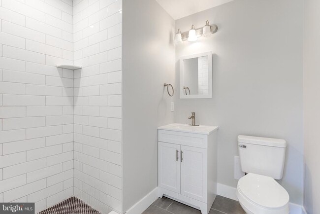 Building Photo - 369 E Hector St