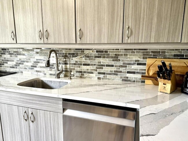 Building Photo - 1629 Riverview Rd