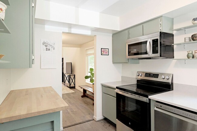 Building Photo - End-Unit Stonehenge Townhome With Loft & Private Deck