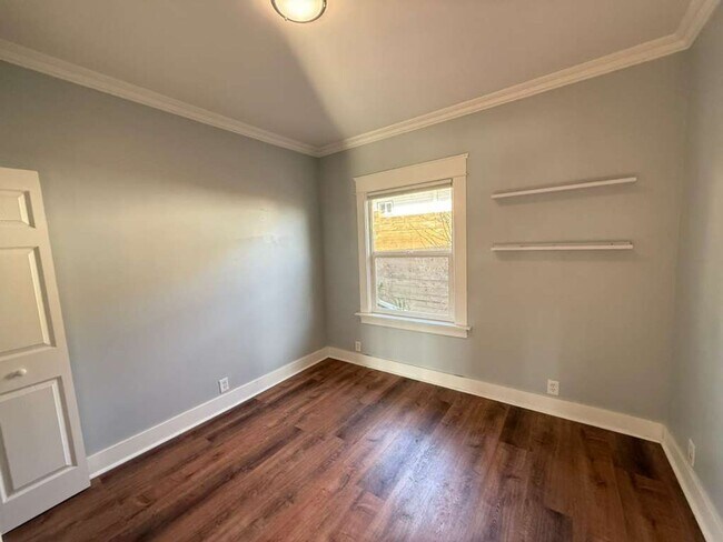 Building Photo - Two Bed 1 Bath House with Fenced Backyard!