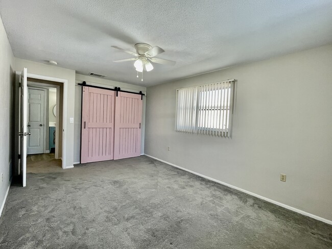 Building Photo - 1943 Sky Dr