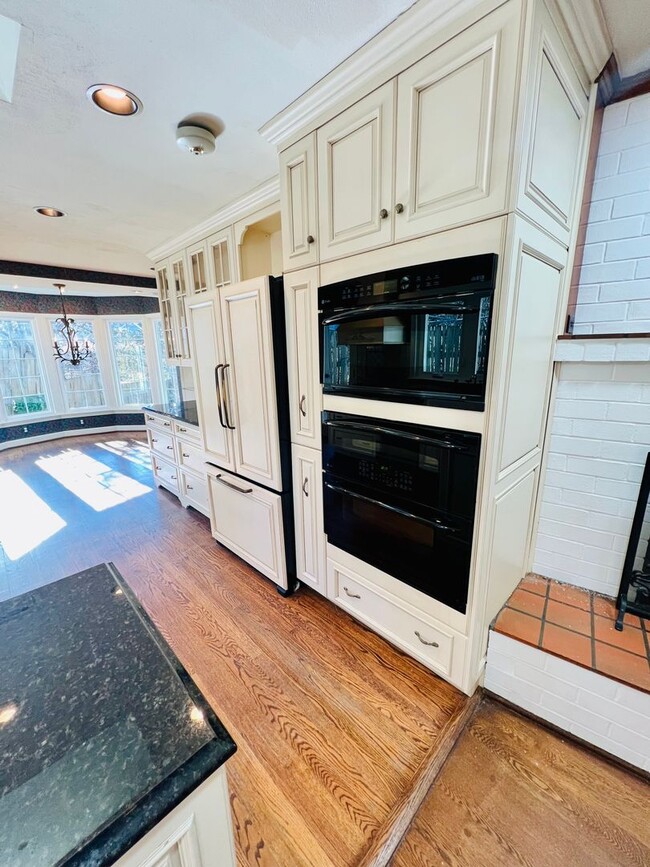 Building Photo - 3162 Stoneridge Rd SW