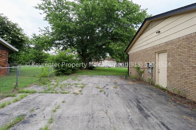 Building Photo - 11621 N 103rd E Ave