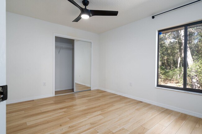 Building Photo - Wonderful & Private