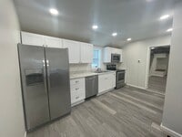 Building Photo - 3 Bedroom, 1 Bath Farmhouse Jamesville-DeWitt School