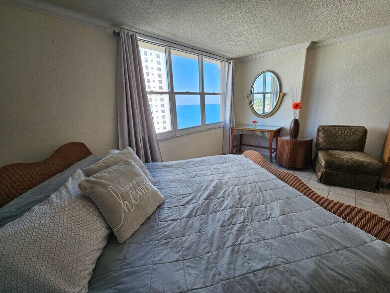 Building Photo - 2501 S Ocean Dr