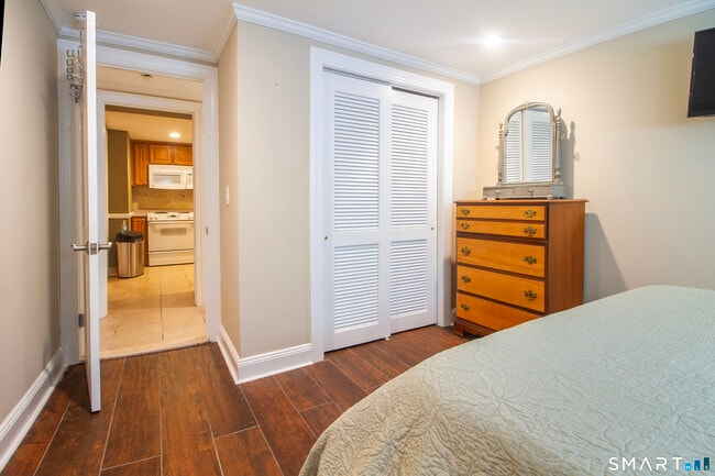 Building Photo - 14 Lake Dr N