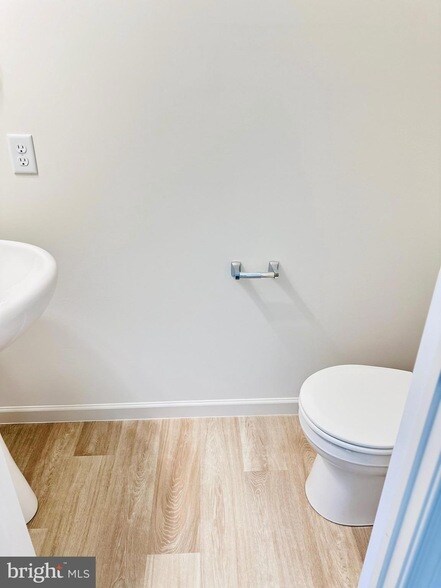 Building Photo - 7884 Briarwood Dr