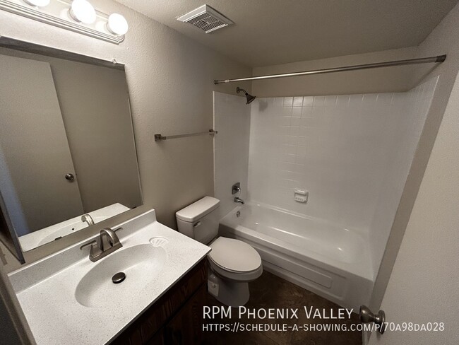 Building Photo - Charming Phoenix 2 Bed / 2 Bath Condo with...