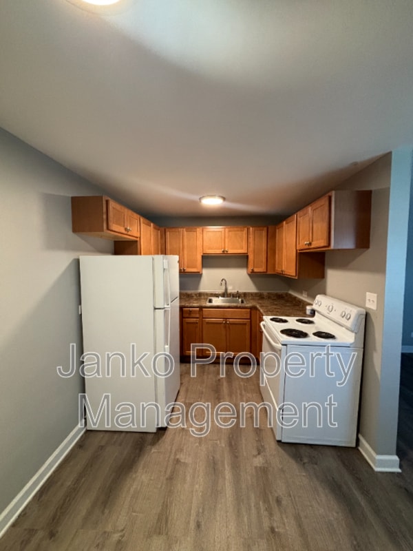 Building Photo - 2113 W 119th St