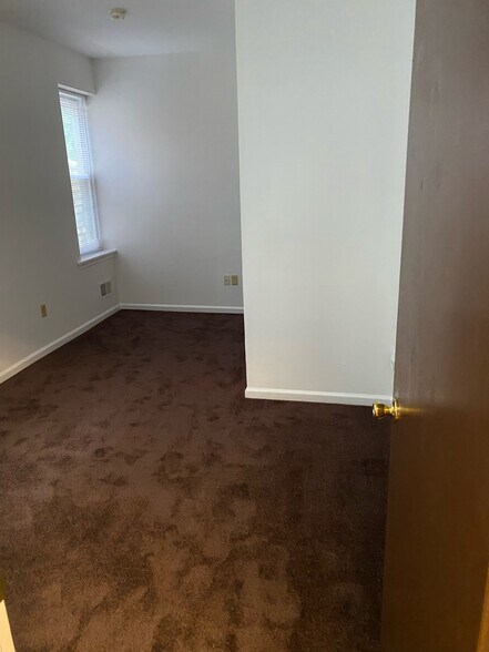 Building Photo - 605 N Broom St